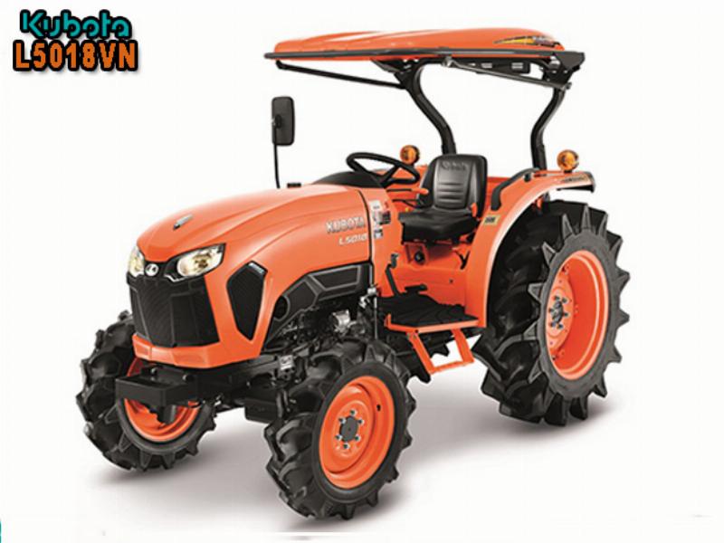 Máy cày Kubota L5018 làm việc trên đồng lúa